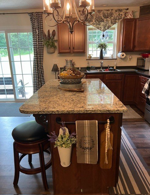 Island with cornice and towel bar