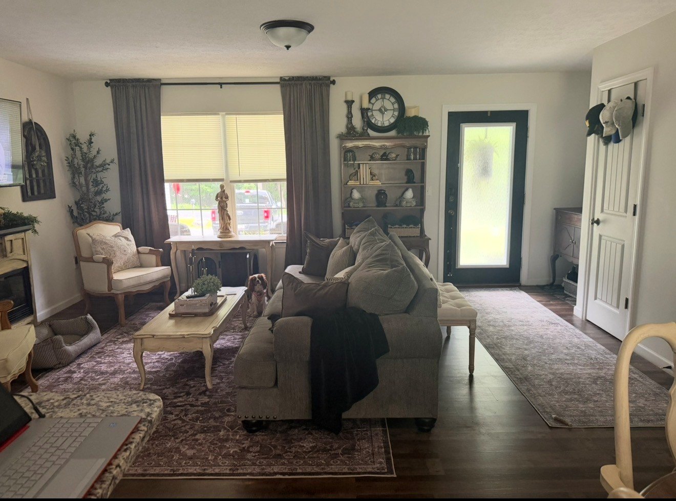 Choosing Rugs That Coordinate Without Matching