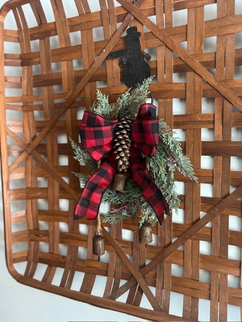 Christmas tobacco basket